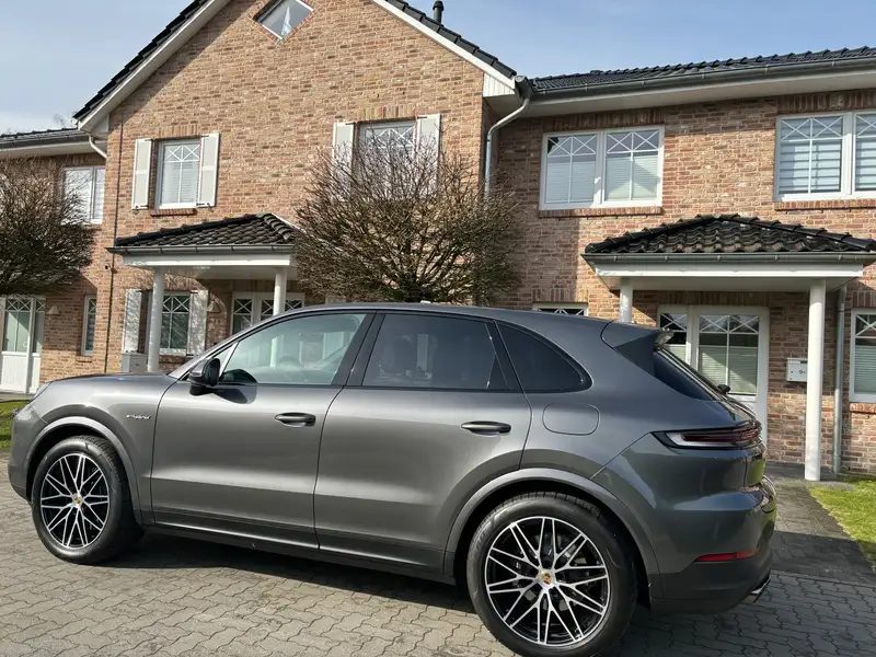 Porsche Cayenne 2023